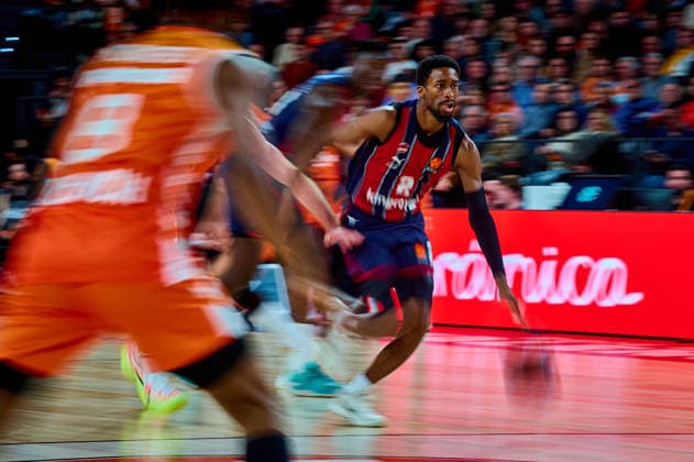 December 23, 2025, Valencia, Spain: Tadas Sedekerskis of Kosner Baskonia Vitoria-Gasteiz seen in action during the EuroLeague Basketball regular season gameday 18, between Valencia Basket (ESP) and Kosner Baskonia Vitoria-Gasteiz (ESP) at Roig Arena. Final scores: Valencia Basket 91-81 Kosner Baskonia Valencia Spain - ZUMAs197 20251223_aaa_s197_072 Copyright: xDavidxPastorxAndresx