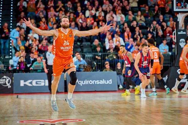 December 23, 2025, Valencia, Spain: Matthew Costello of Valencia Basket seen in action during the EuroLeague Basketball regular season gameday 18, between Valencia Basket (ESP) and Kosner Baskonia Vitoria-Gasteiz (ESP) at Roig Arena. Final scores: Valencia Basket 91-81 Kosner Baskonia Valencia Spain - ZUMAs197 20251223_aaa_s197_081 Copyright: xDavidxPastorxAndresx