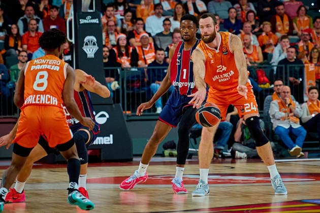 December 23, 2025, Valencia, Spain: Matthew Costello of Valencia Basket and Mamadi Diakite of Kosner Baskonia Vitoria-Gasteiz seen in action during the EuroLeague Basketball regular season gameday 18, between Valencia Basket (ESP) and Kosner Baskonia Vitoria-Gasteiz (ESP) at Roig Arena. Final scores: Valencia Basket 91-81 Kosner Baskonia Valencia Spain - ZUMAs197 20251223_aaa_s197_125 Copyright: xDavidxPastorxAndresx