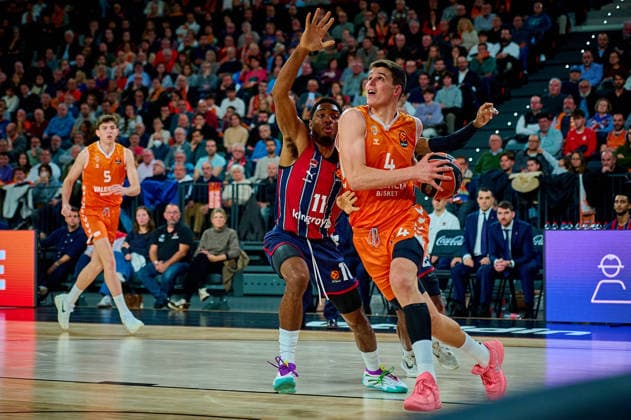 December 23, 2025, Valencia, Spain: Jaime Pradilla of Valencia Basket and Trent Forrest of Kosner Baskonia Vitoria-Gasteiz seen in action during the EuroLeague Basketball regular season gameday 18, between Valencia Basket (ESP) and Kosner Baskonia Vitoria-Gasteiz (ESP) at Roig Arena. Final scores: Valencia Basket 91-81 Kosner Baskonia Valencia Spain - ZUMAs197 20251223_aaa_s197_138 Copyright: xDavidxPastorxAndresx
