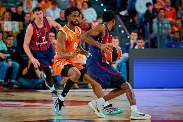 December 23, 2025, Valencia, Spain: Jean Montero of Valencia Basket seen in action during the EuroLeague Basketball regular season gameday 18, between Valencia Basket (ESP) and Kosner Baskonia Vitoria-Gasteiz (ESP) at Roig Arena. Final scores: Valencia Basket 91-81 Kosner Baskonia Valencia Spain - ZUMAs197 20251223_aaa_s197_141 Copyright: xDavidxPastorxAndresx