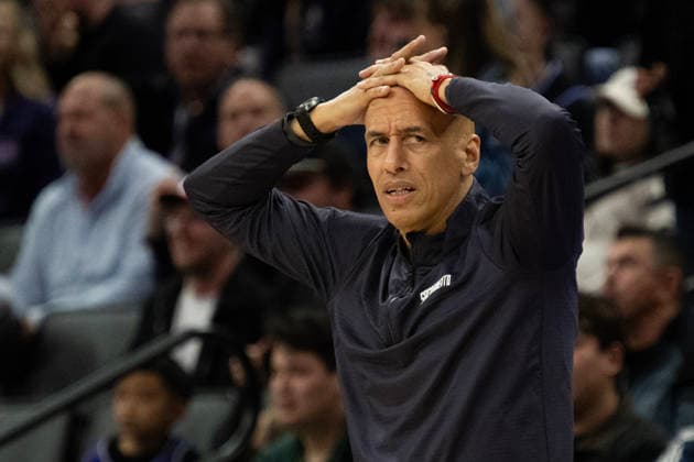 December 23, 2025, Sacramento, Ca, USA: Sacramento Kings head coach Doug Christie reacts after a foul called on the Sacramento Kings in the second half during a game at Golden 1 Center on Tuesday, Dec. 23, 2025 in Sacramento. Sacramento USA - ZUMAj89_ 20251223_zaf_j89_024 Copyright: xPaulxKitagakixJr.x