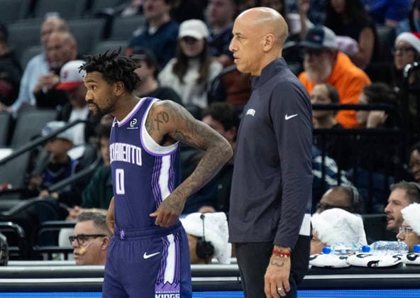 December 23, 2025, Sacramento, Ca, USA: Sacramento Kings guard Malik Monk (0) waits to come into game with Sacramento Kings head coach Doug Christie in the first half at Golden 1 Center on Tuesday, Dec. 23, 2025 in Sacramento. Sacramento USA - ZUMAj89_ 20251223_zaf_j89_006 Copyright: xPaulxKitagakixJr.x