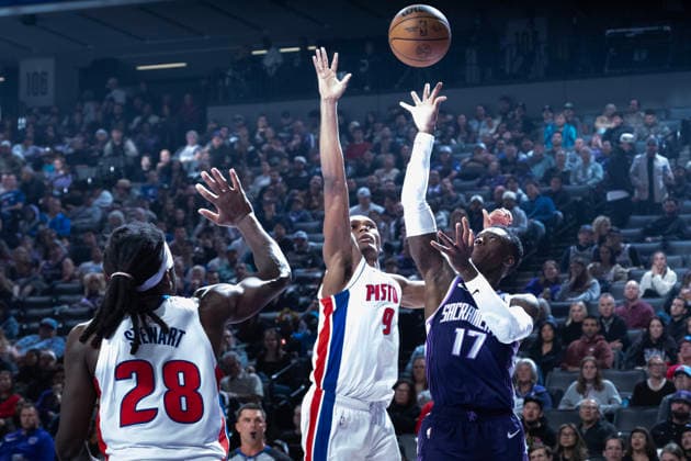 December 23, 2025, Sacramento, Ca, USA: Sacramento Kings guard Dennis Schroder (17) shoots over Detroit Pistons guard Ausar Thompson (9) for a basket in the first half during a game at Golden 1 Center on Tuesday, Dec. 23, 2025 in Sacramento. Sacramento USA - ZUMAj89_ 20251223_zaf_j89_011 Copyright: xPaulxKitagakixJr.x