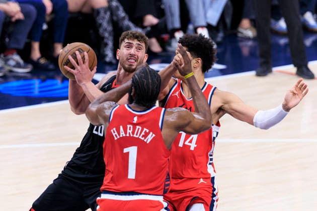 December 23, 2025, Inglewood, California, USA: James Harden 1 and Yanic Konan Niederhauser 14 of the Los Angeles Clippers defend the basket from Alperen Sengun 28 of the Houston Rockets during their regular season NBA, Basketball Herren, USA game on Tuesday December 23, 2025 at Intuit Dome in Inglewood, California. Clippers defeat Rockets, 128-108. ARIANA RUIZ PI Inglewood USA - ZUMAp124 20251223_zaa_p124_086 Copyright: xArianaxRuizx