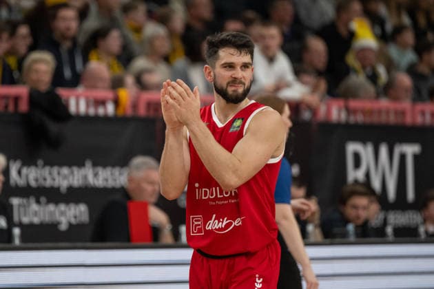 Buzz Anthony Artland Dragons, 09 , thanks to the fans GER, Tigers Tuebingen vs Artland Dragons Quakenbrueck, Basketball, Men, Barmer 2 Basketball Bundesliga, ProA, Matchday 14, Season 2025 2026, 23 12 2025, GER, Tigers Tuebingen vs Artland Dragons Quakenbrueck, Basketball, Men, Barmer 2 Basketball Bundesliga, ProA, Matchday 14, Season 2025 2026, 23 12 2025 Tuebingen Copyright: xEibner-Pressefoto WolfgangxFrankx EP_WFK