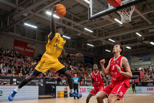 v li Melkisedek Moreaux Tigers Tuebingen 23 , Linus Ruf Artland Dragons, 20 GER, Tigers Tuebingen vs Artland Dragons Quakenbrueck, Basketball, Men, Barmer 2 Basketball Bundesliga, ProA, Matchday 14, Season 2025 2026, 23 12 2025, GER, Tigers Tuebingen vs Artland Dragons Quakenbrueck, Basketball, Men, Barmer 2 Basketball Bundesliga, ProA, Matchday 14, Season 2025 2026, 23 12 2025 Tuebingen Copyright: xEibner-Pressefoto WolfgangxFrankx EP_WFK