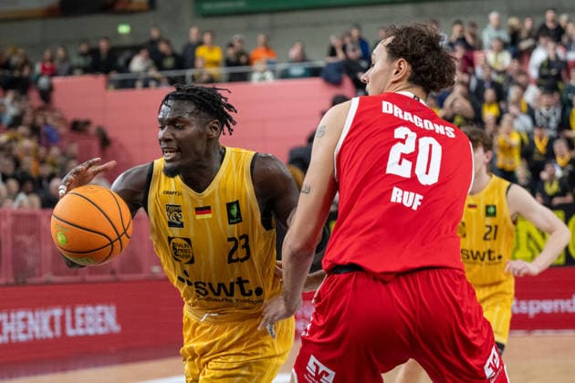 v li Melkisedek Moreaux Tigers Tuebingen 23 , Linus Ruf Artland Dragons, 20 GER, Tigers Tuebingen vs Artland Dragons Quakenbrueck, Basketball, Men, Barmer 2 Basketball Bundesliga, ProA, Matchday 14, Season 2025 2026, 23 12 2025, GER, Tigers Tuebingen vs Artland Dragons Quakenbrueck, Basketball, Men, Barmer 2 Basketball Bundesliga, ProA, Matchday 14, Season 2025 2026, 23 12 2025 Tuebingen Copyright: xEibner-Pressefoto WolfgangxFrankx EP_WFK