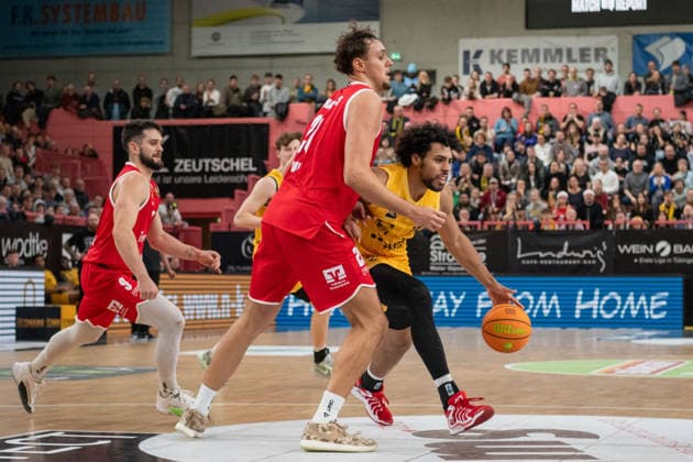 v li Linus Ruf Artland Dragons, 20 , Patrick Emilien Tigers Tuebingen 15 GER, Tigers Tuebingen vs Artland Dragons Quakenbrueck, Basketball, Men, Barmer 2 Basketball Bundesliga, ProA, Matchday 14, Season 2025 2026, 23 12 2025, GER, Tigers Tuebingen vs Artland Dragons Quakenbrueck, Basketball, Men, Barmer 2 Basketball Bundesliga, ProA, Matchday 14, Season 2025 2026, 23 12 2025 Tuebingen Copyright: xEibner-Pressefoto WolfgangxFrankx EP_WFK