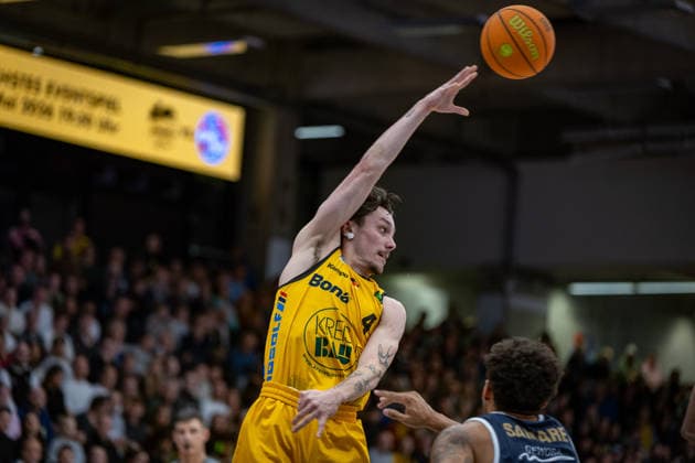 Gian Bahattin Aydinoglu Bozic Estriche Knights Kirchheim, 04 GER, Bozic Estriche Knights Kirchheim vs Eisbaeren Bremerhaven, BARMER 2 Basketball Bundesliga, 14 Matchday, Season 2025 2026, 23 12 2025 GER, Bozic Estriche Knights Kirchheim vs Eisbaeren Bremerhaven, BARMER 2 Basketball Bundesliga, 14 Matchday, Season 2025 2026, 23 12 2025 Goeppingen Copyright: xEibner-Pressefoto NinaxSanderx EP_NSR