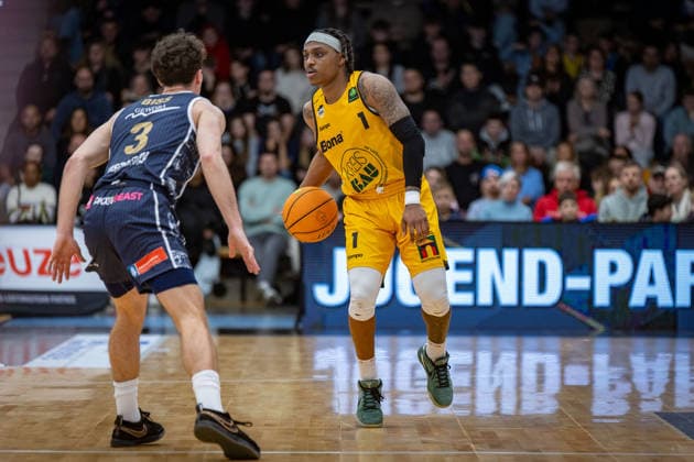 Jacob David Biss Eisbaeren Bremerhaven, 03 Phillip Montreal Russell Bozic Estriche Knights Kirchheim, 01 GER, Bozic Estriche Knights Kirchheim vs Eisbaeren Bremerhaven, BARMER 2 Basketball Bundesliga, 14 Matchday, Season 2025 2026, 23 12 2025 GER, Bozic Estriche Knights Kirchheim vs Eisbaeren Bremerhaven, BARMER 2 Basketball Bundesliga, 14 Matchday, Season 2025 2026, 23 12 2025 Goeppingen Copyright: xEibner-Pressefoto NinaxSanderx EP_NSR