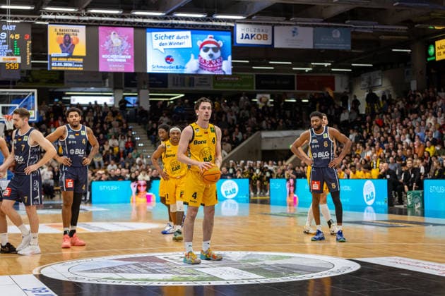 Jordan Samare Eisbaeren Bremerhaven, 04 Tyrel Maurice Morgan Bozic Estriche Knights Kirchheim, 11 Phillip Montreal Russell Bozic Estriche Knights Kirchheim, 01 Gian Bahattin Aydinoglu Bozic Estriche Knights Kirchheim, 04 Carlos Deshawn Carter Eisbaeren Bremerhaven, 06 GER, Bozic Estriche Knights Kirchheim vs Eisbaeren Bremerhaven, BARMER 2 Basketball Bundesliga, 14 Matchday, Season 2025 2026, 23 12 2025 GER, Bozic Estriche Knights Kirchheim vs Eisbaeren Bremerhaven, BARMER 2 Basketball Bundesliga, 14 Matchday, Season 2025 2026, 23 12 2025 Goeppingen Copyright: xEibner-Pressefoto NinaxSanderx EP_NSR