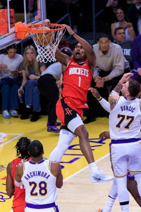 December 25, 2025, Los Angeles, California, USA: Amen Thompson 1 of the Houston Rockets dunks the ball during their regular season NBA, Basketball Herren, USA game against against the Los Angeles Lakers on Thursday December 25, 2025 at Crypto.com Arena in Los Angeles, California. ARIANA RUIZ PI Los Angeles USA - ZUMAp124 20251225_zaa_p124_004 Copyright: xArianaxRuizx