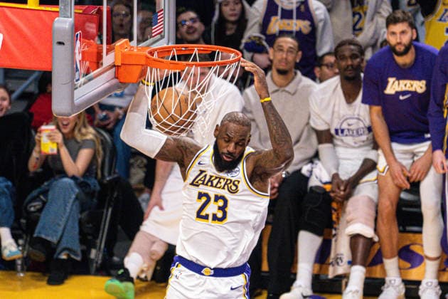 Los Angeles Lakers v Houston Rockets - NBA, Basketball Herren, USA LOS ANGELES, UNITED STATES - DECEMBER 25: ???????Lebron James (23) of the Los Angeles Lakers in action during the NBA basketball game between LA Lakers and Houston Rockets at Crypto.com Arena in Los Angeles, United States on December 25, 2025. Jon Putman Anadolu Los Angeles United States. Editorial use only. Please get in touch for any other usage.  Copyright: x2025xAnadoluxJonxPutmanx