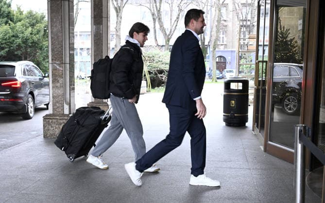 Croatia National Handball Team gather in Zagreb, Croatia Maksimilijan Molc and Denis Spoljaric of Croatia arrive at Hotel Westin in Zagreb, Croatia, on December 26, 2025. Croatia s men™s senior handball team heads to Porec for a first phase of preparations for Men s EHF EURO 2026. In the first phase of preparations Croatia will play friendly match against North Macedonia.  MarkoxLukunic PIXSELL