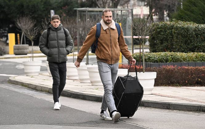 Croatia National Handball Team gather in Zagreb, Croatia Matko Moslavac and Luka Moslavac of Croatia arrive at Hotel Westin in Zagreb, Croatia, on December 26, 2025. Croatia s men™s senior handball team heads to Porec for a first phase of preparations for Men s EHF EURO 2026. In the first phase of preparations Croatia will play friendly match against North Macedonia.  MarkoxLukunic PIXSELL