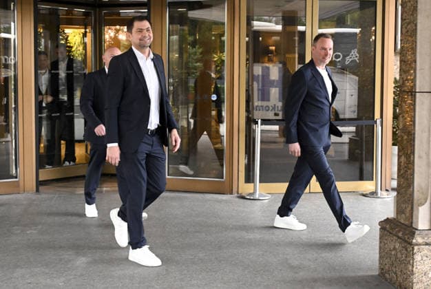 Croatia National Handball Team gather in Zagreb, Croatia Denis Spoljaric of Croatia and head coach of Croatia Dagur Sigurdsson of Croatia leaves at Hotel Westin in Zagreb, Croatia, on December 26, 2025. Croatia s men™s senior handball team heads to Porec for a first phase of preparations for Men s EHF EURO 2026. In the first phase of preparations Croatia will play friendly match against North Macedonia.  MarkoxLukunic PIXSELL