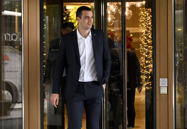 Croatia National Handball Team gather in Zagreb, Croatia Mateo Maras of Croatia leaves at Hotel Westin in Zagreb, Croatia, on December 26, 2025. Croatia s men™s senior handball team heads to Porec for a first phase of preparations for Men s EHF EURO 2026. In the first phase of preparations Croatia will play friendly match against North Macedonia.  MarkoxLukunic PIXSELL