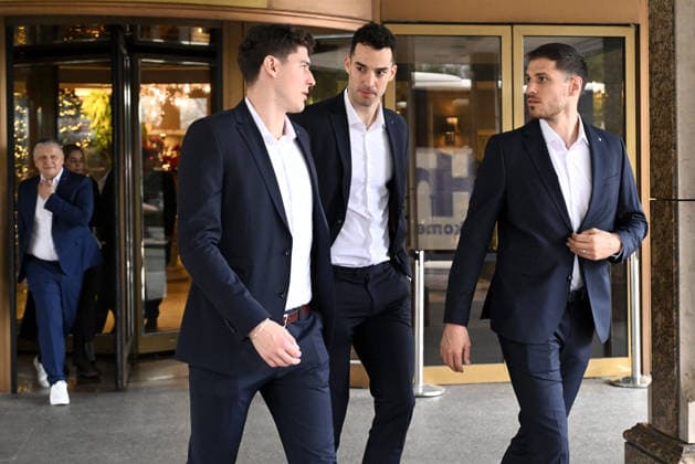 Croatia National Handball Team gather in Zagreb, Croatia Luka Lovre Klarica, Zvonimir Srna and Marin Jelinic of Croatia leaves at Hotel Westin in Zagreb, Croatia, on December 26, 2025. Croatia s men™s senior handball team heads to Porec for a first phase of preparations for Men s EHF EURO 2026. In the first phase of preparations Croatia will play friendly match against North Macedonia.  MarkoxLukunic PIXSELL