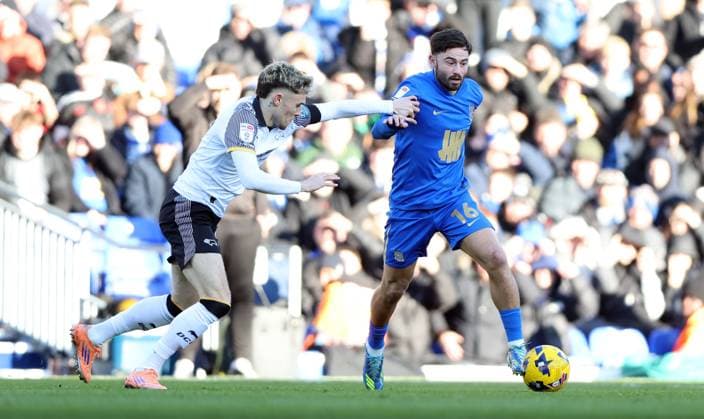 Patrick Roberts of Birmingham City and Bobby Clark of Derby County in action Birmingham City v Derby County, Sky Bet Championship, Football, St. Andrew s at Knighthead Park, Birmingham, UK - 26 Dec 2025Birmingham St. Andrew s at Knighthead Park United Kingdom EDITORIAL USE ONLY No use with unauthorised audio, video, data, fixture lists, club league logos or live services. Online in-match use limited to 120 images, no video emulation. No use in betting, games or single club league player publications. Copyright: xKieranxMcManus Shutterstockx 16191502w