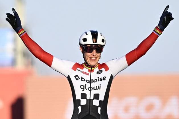 Dutch Lucinda Brand celebrates as she crosses the finish line to win the women s elite race of the World Cup cyclocross cycling event in Gavere on Friday 26 December 2025, stage 7 (out of 12) of the UCI World Cup competition. JASPERxJACOBS  x151538649x