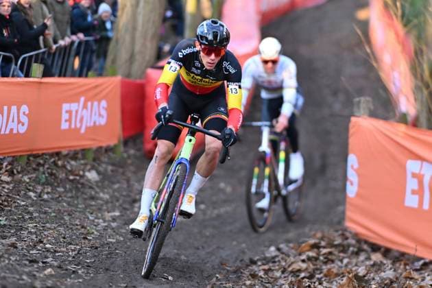 UCI Cyclocross World Cup 2025-2026 Gavere GAVERE, BELGIUM - DECEMBER 26 : Nys Thibau (BEL) of Baloise Glowi Lions and Van Der Poel Mathieu (NED) of Alpecin-Deceuninck during the 7th leg of the Gavere UCI Cyclocross World Cup 2025-2026 a cyclocross race for Men Elite on December 26, 2025 in Gavere, Belgium, 26 12 2025 ( Gavere Belgium  Copyright: xBcex
