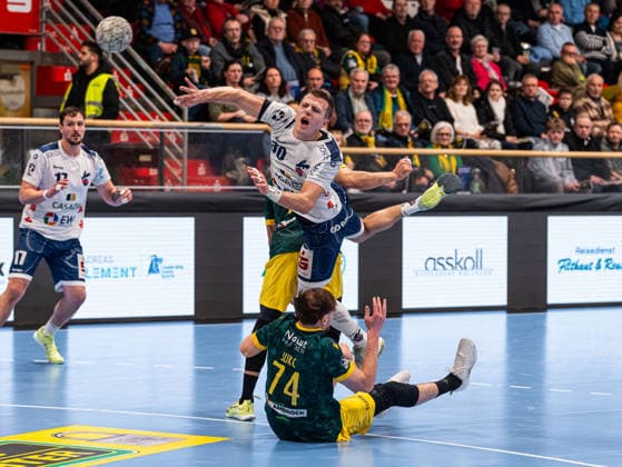 Marco Mengon 1 VFL Potsdam, 30 on goal throw VfL Eintracht Hagen vs 1 VfL Potsdam, Handball, 2 Bundesliga, Matchday 17, Season 2025 2026, 26 12 2025 VfL Eintracht Hagen vs 1 VfL Potsdam, Handball, 2 Bundesliga, Matchday 17, Season 2025 2026, 26 12 2025 Hagen Copyright: xEibner-Pressefoto DamianxKruczynx EP_DKI