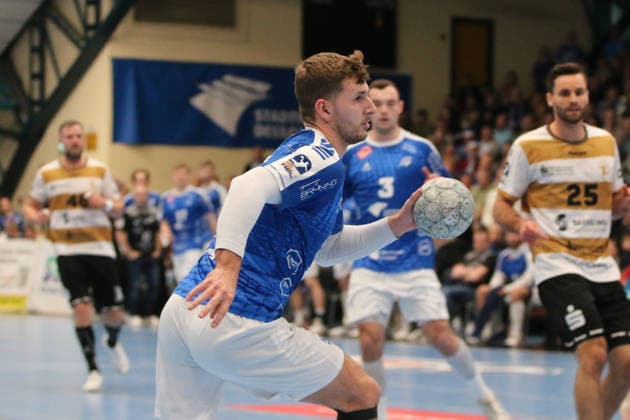 26 12 2025 Handball Men 2025 2026 2 Handball Bundesliga 17 Matchday Dessau Roßlauer HV 06 HC Elbflorenz Dresden 2006 Anhalt Arena Dessau Yannick Marcos Pust Dessau, 98, blue runs Dessau Roßlau Sachsen Anhalt Germany