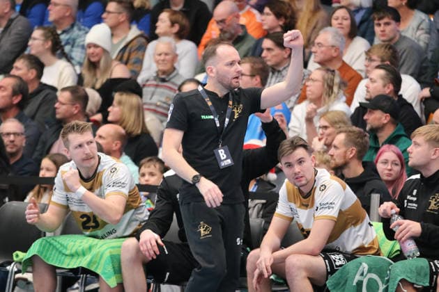 26 12 2025 Handball Men 2025 2026 2 Handball Bundesliga 17 Matchday Dessau Roßlauer HV 06 HC Elbflorenz Dresden 2006 Anhalt Arena Dessau Andre Haber Dresden, Coach at Jubel Dessau Roßlau Saxony Anhalt Germany