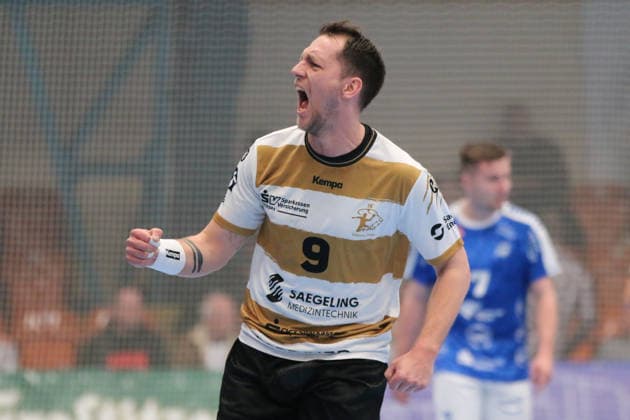 26 12 2025 Handball Men 2025 2026 2 Handball Bundesliga 17 Matchday Dessau Roßlauer HV 06 HC Elbflorenz Dresden 2006 Anhalt Arena Dessau Goal celebration by Julius Dierberg Dresden, 9, white gold Dessau Roßlau Saxony Anhalt Germany