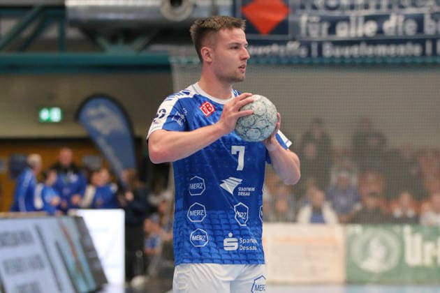 26 12 2025 Handball Men 2025 2026 2 Handball Bundesliga 17 Matchday Dessau Roßlauer HV 06 HC Elbflorenz Dresden 2006 Anhalt Arena Dessau Carl Phillip Haake Dessau, 7, blue on the ball Dessau Roßlau Saxony Anhalt Germany
