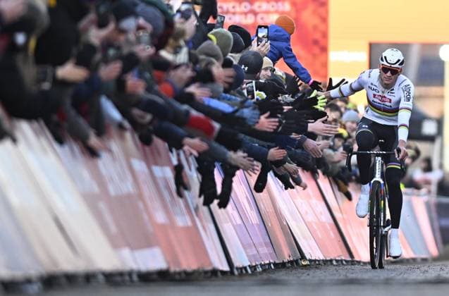 Dutch Mathieu Van Der Poel pictured as he crosses the finish line after winning the men s elite race of the World Cup cyclocross cycling event in Gavere on Friday 26 December 2025, stage 7 (out of 12) of the UCI World Cup competition. JASPERxJACOBS  x151556161x