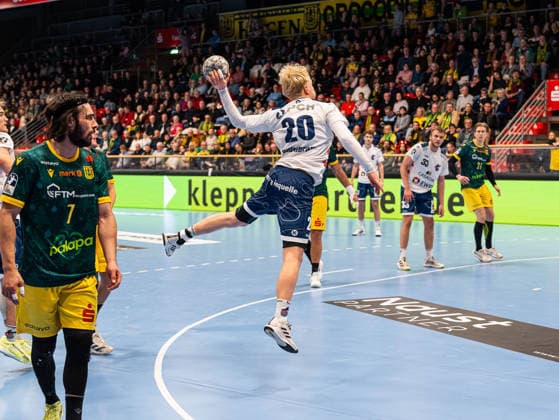 Tim Hildenbrand 1 VFL Potsdam, 20 on goal throw VfL Eintracht Hagen vs 1 VfL Potsdam, Handball, 2 Bundesliga, Matchday 17, Season 2025 2026, 26 12 2025 VfL Eintracht Hagen vs 1 VfL Potsdam, Handball, 2 Bundesliga, Matchday 17, Season 2025 2026, 26 12 2025 Hagen Copyright: xEibner-Pressefoto DamianxKruczynx EP_DKI
