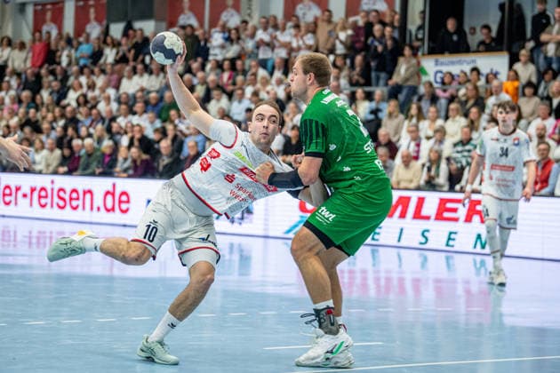 2 Handball Bundesliga TV Hüttenberg Eulen Ludwigshafen, 26 12 25 Paul Ohl TV Hüttenberg, 10 , Frederic Stüber Eulen Ludwigshafen, 2 2 Handball Bundesliga TV Hüttenberg Eulen Ludwigshafen Hüttenberg, 26 12 25 Copyright: xBEAUTIFULxSPORTS Roeczeyx