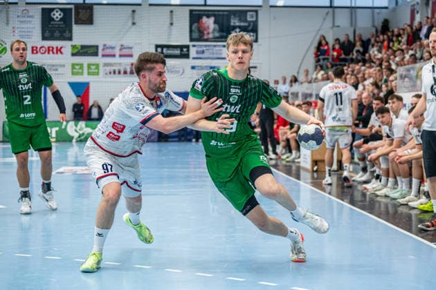 2 Handball Bundesliga TV Hüttenberg Eulen Ludwigshafen, 26 12 25 Tilo Müller Eulen Ludwigshafen, 19 , David Kuntscher TV Hüttenberg, 97 , Frederic Stüber Eulen Ludwigshafen, 2 2 Handball Bundesliga TV Hüttenberg Eulen Ludwigshafen Hüttenberg, 26 12 25 Copyright: xBEAUTIFULxSPORTS Roeczeyx