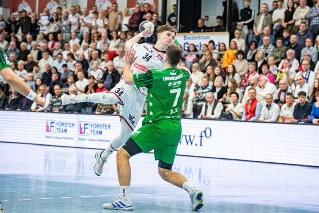 2 Handball Bundesliga TV Hüttenberg Eulen Ludwigshafen, 26 12 25 Paul Kompenhans TV Hüttenberg, 34 , Mihailo Ili Eulen Ludwigshafen, 7 2 Handball Bundesliga TV Hüttenberg Eulen Ludwigshafen Hüttenberg, 26 12 25 Copyright: xBEAUTIFULxSPORTS Roeczeyx