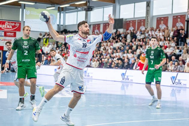 2 Handball Bundesliga TV Hüttenberg Eulen Ludwigshafen, 26 12 25 Vit Reichl TV Hüttenberg, 19 , Frederic Stüber Eulen Ludwigshafen, 2 , Mihailo Ili Eulen Ludwigshafen, 7 2 Handball Bundesliga TV Hüttenberg Eulen Ludwigshafen Hüttenberg, 26 12 25 Copyright: xBEAUTIFULxSPORTS Roeczeyx