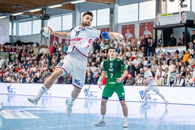 2 Handball Bundesliga TV Hüttenberg Eulen Ludwigshafen, 26 12 25 Vit Reichl TV Hüttenberg, 19 , Mihailo Ili Eulen Ludwigshafen, 7 2 Handball Bundesliga TV Hüttenberg Eulen Ludwigshafen Hüttenberg, 26 12 25 Copyright: xBEAUTIFULxSPORTS Roeczeyx