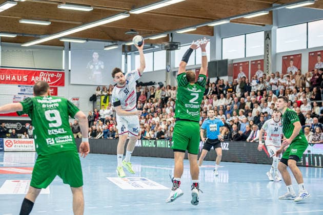 2 Handball Bundesliga TV Hüttenberg Eulen Ludwigshafen, 26 12 25 David Kuntscher TV Hüttenberg, 97 , Frederic Stüber Eulen Ludwigshafen, 2 , Marc Robin Eisel Eulen Ludwigshafen, 9 2 Handball Bundesliga TV Hüttenberg Eulen Ludwigshafen Hüttenberg, 26 12 25 Copyright: xBEAUTIFULxSPORTS Roeczeyx