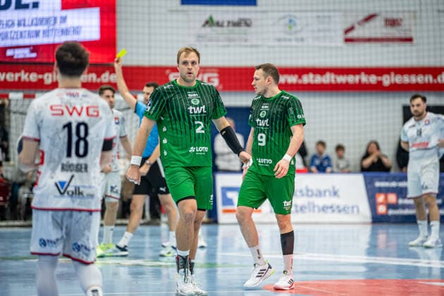 2 Handball Bundesliga TV Hüttenberg Eulen Ludwigshafen, 26 12 25 Frederic Stüber Eulen Ludwigshafen, 2 , Marc Robin Eisel Eulen Ludwigshafen, 9 2 Handball Bundesliga TV Hüttenberg Eulen Ludwigshafen Hüttenberg, 26 12 25 Copyright: xBEAUTIFULxSPORTS Roeczeyx