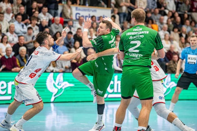 2 Handball Bundesliga TV Hüttenberg Eulen Ludwigshafen, 26 12 25 Marc Robin Eisel Eulen Ludwigshafen, 9 , Frederic Stüber Eulen Ludwigshafen, 2 , Vit Reichl TV Hüttenberg, 19 , 2 Handball Bundesliga TV Hüttenberg Eulen Ludwigshafen Hüttenberg, 26 12 25 Copyright: xBEAUTIFULxSPORTS Roeczeyx