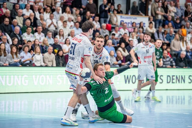 2 Handball Bundesliga TV Hüttenberg Eulen Ludwigshafen, 26 12 25 Frederic Stüber Eulen Ludwigshafen, 2 , Leif Haack TV Hüttenberg, 20 , Hendrik Schreiber TV Hüttenberg, 51 2 Handball Bundesliga TV Hüttenberg Eulen Ludwigshafen Hüttenberg, 26 12 25 Copyright: xBEAUTIFULxSPORTS Roeczeyx