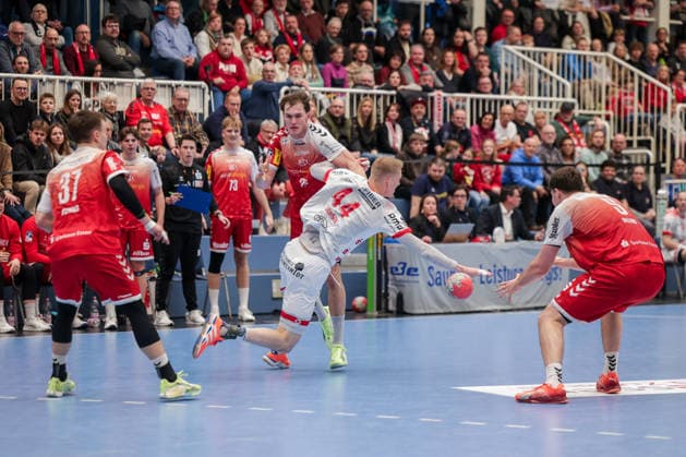 26 12 2025, Handball, Season 2025 2026, 2 Handball Bundesliga, 17 Matchday, TuSEM Essen TuS Ferndorf, f l Tom Wolf TuSEM Essen , Tom Jansen TuS Ferndorf , Essen Am Hallo NRW Germany xRHR PHOTO DEx Copyright: DennisxEwert RHR-FOTOx RHR-FOTO DE