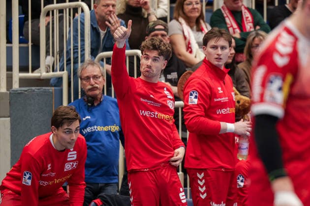 26 12 2025, Handball, Season 2025 2026, 2 Handball Bundesliga, 17 Matchday, TuSEM Essen TuS Ferndorf, f l Tim Mast TuSEM Essen , Valentin Clarius TuSEM Essen , Essen Am Hallo NRW Germany xRHR PHOTO DEx Copyright: DennisxEwert RHR-FOTOx RHR-FOTO DE