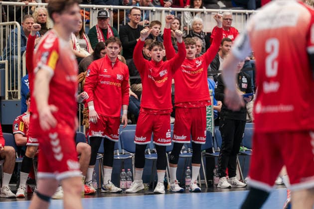 26 12 2025, Handball, Season 2025 2026, 2 Handball Bundesliga, 17 Matchday, TuSEM Essen TuS Ferndorf, f l Valentin Clarius TuSEM Essen , Luis Buschhaus TuSEM Essen , Finn Wolfram TuSEM Essen , Essen Am Hallo NRW Germany xRHR PHOTO DEx Copyright: DennisxEwert RHR-FOTOx RHR-FOTO DE