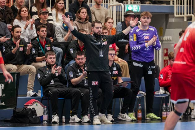26 12 2025, Handball, Season 2025 2026, 2 Handball Bundesliga, 17 Matchday, TuSEM Essen TuS Ferndorf, Coach Kenji Hövels TuSEM Essen , Essen Am Hallo NRW Germany xRHR PHOTO DEx Copyright: DennisxEwert RHR-FOTOx RHR-FOTO DE
