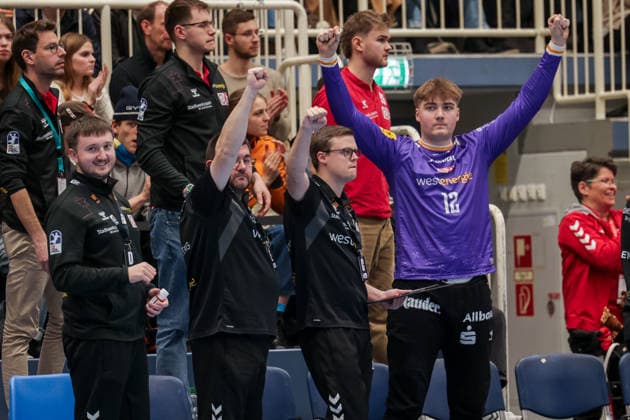 26 12 2025, Handball, Season 2025 2026, 2 Handball Bundesliga, 17 Matchday, TuSEM Essen TuS Ferndorf, f l Goalkeeper Coach Dorian Wagner TuSEM Essen , Goalkeeper Finn Knaack TuSEM Essen , Essen Am Hallo NRW Germany xRHR PHOTO DEx Copyright: DennisxEwert RHR-FOTOx RHR-FOTO DE