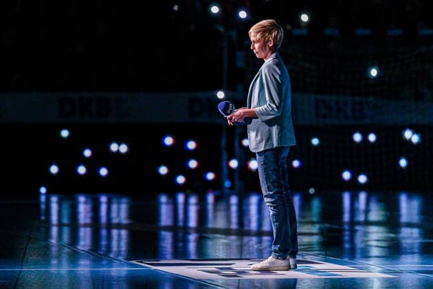 Anett Sattler DYN Moderator GER, TBV Lemgo Lippe vs HSG Wetzlar, Handball, 1 Bundesliga, Matchday 19, Season 2025 2026, 26 12 2025 GER, TBV Lemgo Lippe vs HSG Wetzlar, Handball, 1 Bundesliga, Matchday 19, Season 2025 2026, 26 12 2025 Lemgo Copyright: xEibner-Pressefoto JanxRollingerx EP_JSK