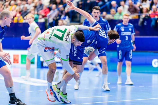 f l Stefan Cavor HSG Wetzlar, 77 , Hendrik Wagner TBV Lemgo Lippe, 28 in duel GER, TBV Lemgo Lippe vs HSG Wetzlar, Handball, 1 Bundesliga, Matchday 19, Season 2025 2026, 26 12 2025 GER, TBV Lemgo Lippe vs HSG Wetzlar, Handball, 1 Bundesliga, Matchday 19, Season 2025 2026, 26 12 2025 Lemgo Copyright: xEibner-Pressefoto JanxRollingerx EP_JSK