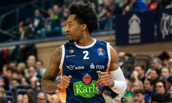 26 12 2025, Basketball, Men, easy credit BBL, easy credit Bundesliga, BBL, Bundesliga, 12 Matchday, Rostock Seawolves ALBA Berlin Jordan Bowden Rostock Seawolves Rostock Stadthalle Mecklenburg Vorpommern Germany